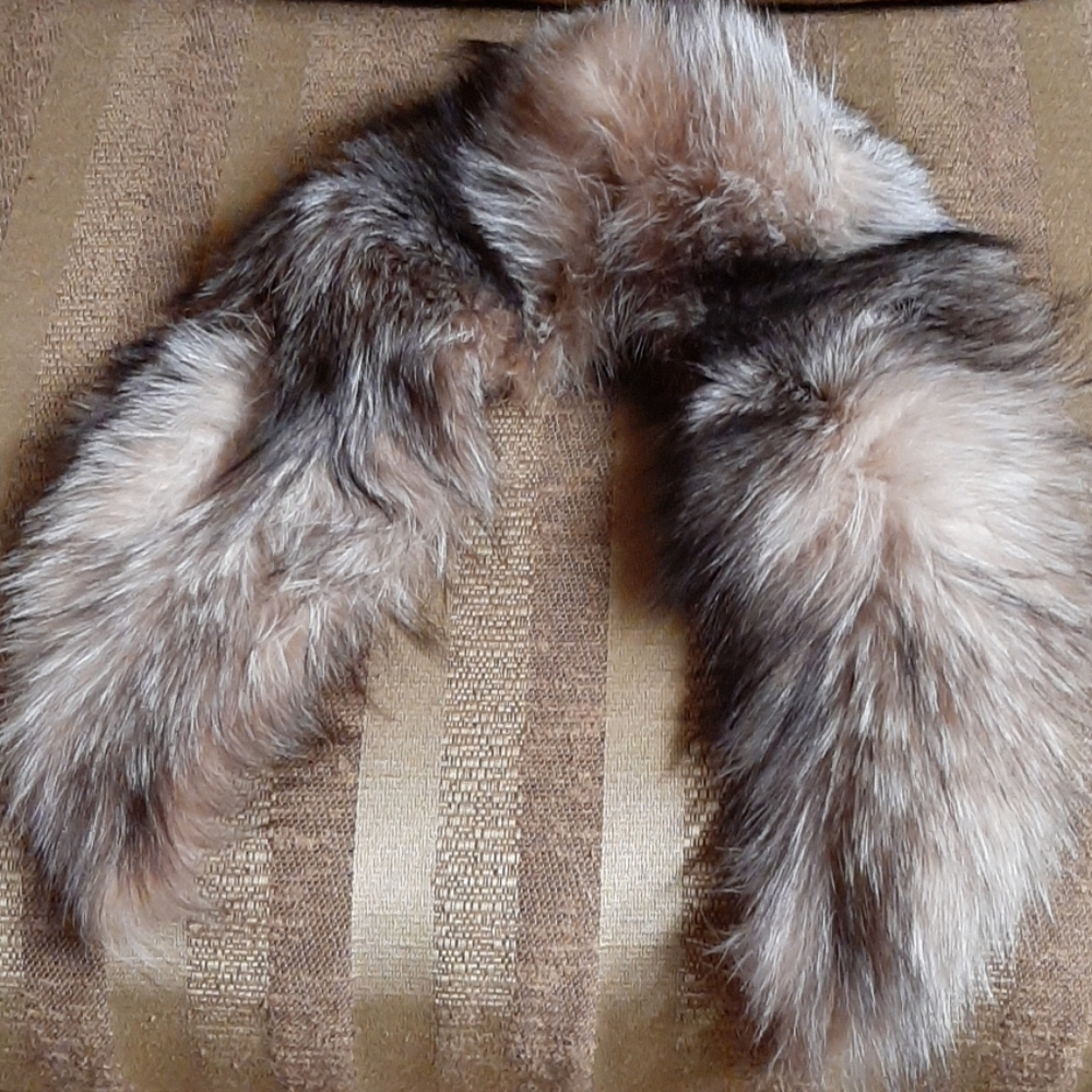 Real fox fur collar